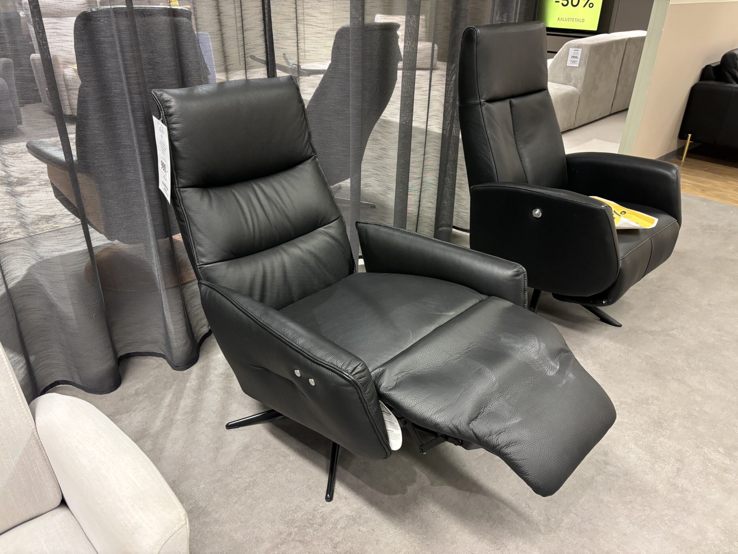 Hjort Knudsen 8253 mekanismituoli, myymälämalli