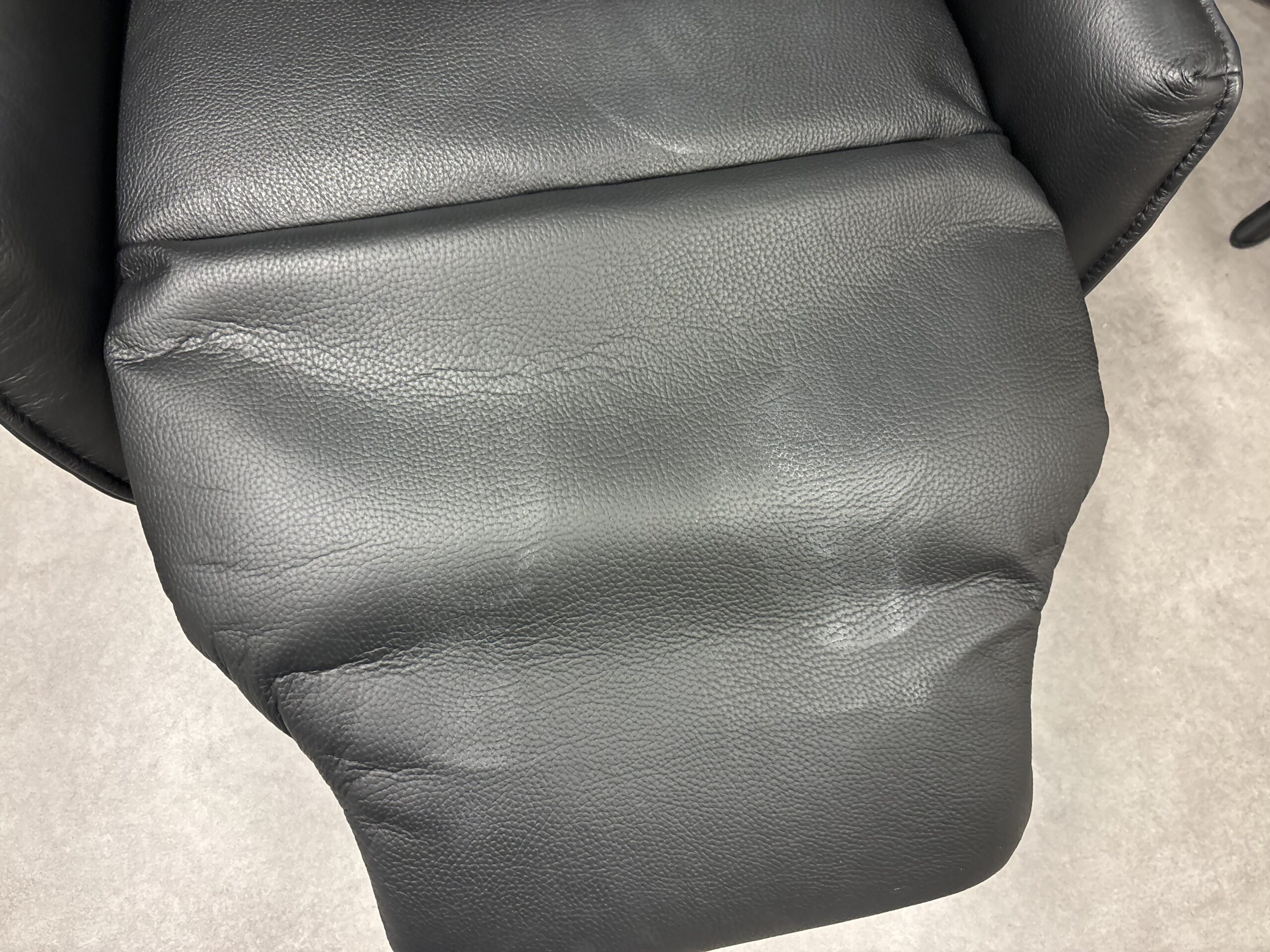 Hjort Knudsen 8253 mekanismituoli, myymälämalli