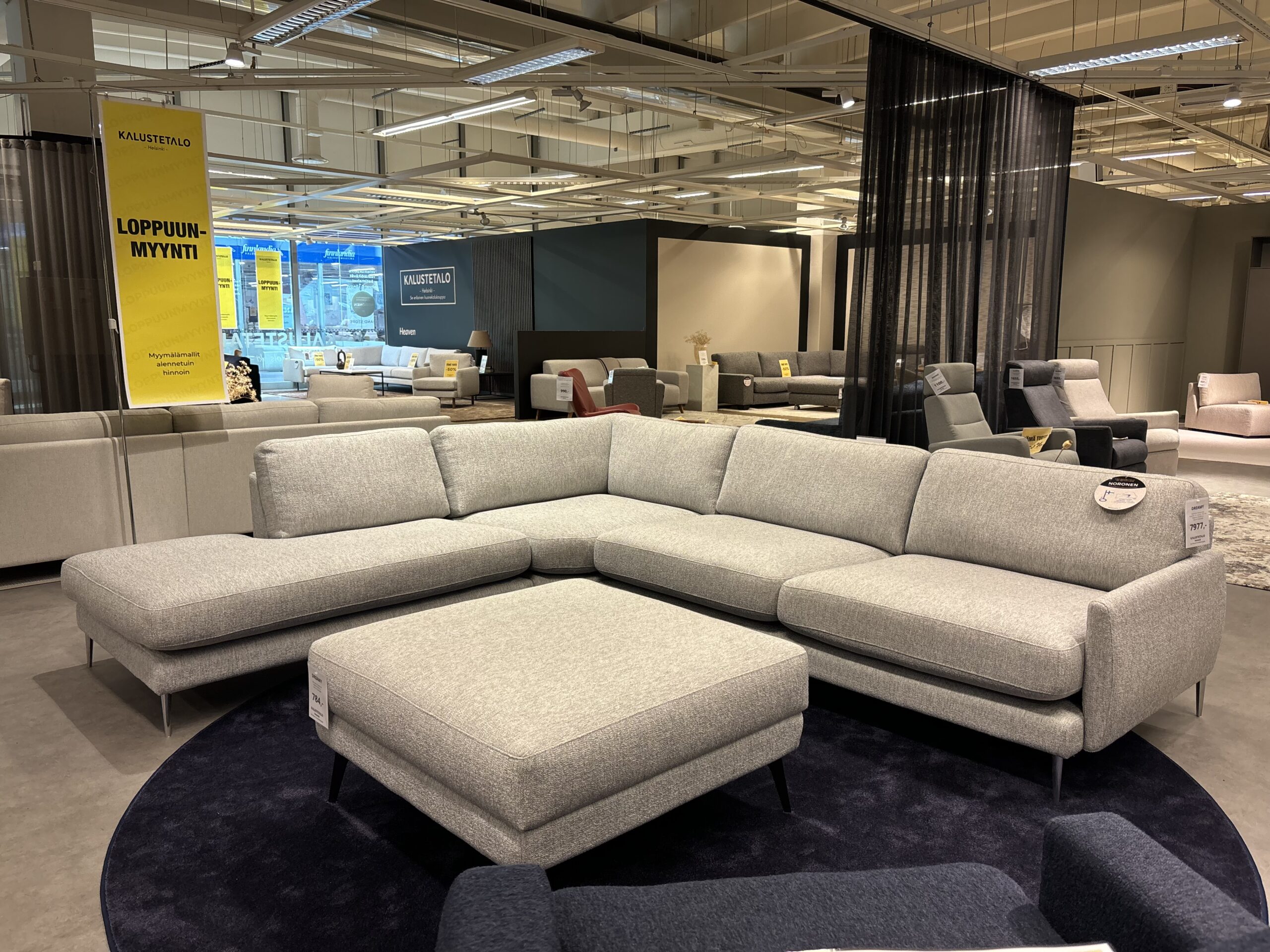 Dreamy avokulmasohva (kätisyys kuvasta poiketen oikea) + rahi, myymälämalli